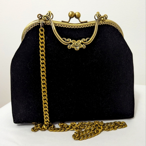 Medium Handcrafted Velvet Embroidered Floral Clutch - Picture 3 of 4